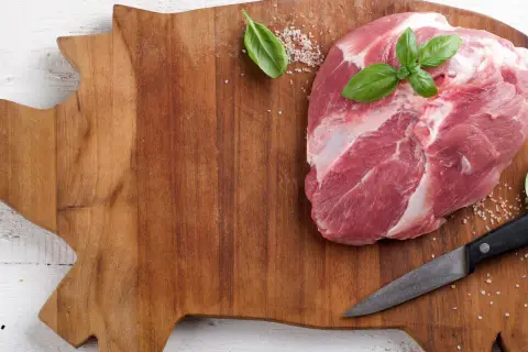 Czy pies może jeść wieprzowinę? Najważniejsze informacje i zasady bezpieczeństwa