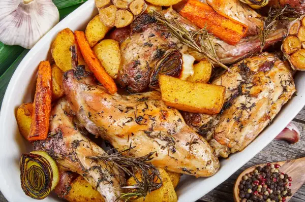 Na czym smażyć królika, aby uzyskać soczyste i aromatyczne mięso