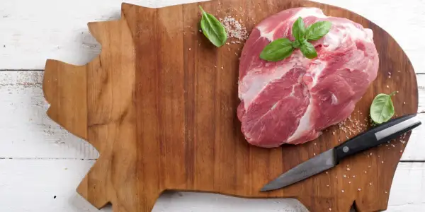 Czy pies może jeść wieprzowinę? Najważniejsze informacje i zasady bezpieczeństwa